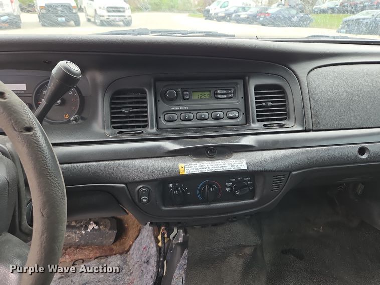 image for item EQ6972 2010 Ford Crown Victoria Police Interceptor  