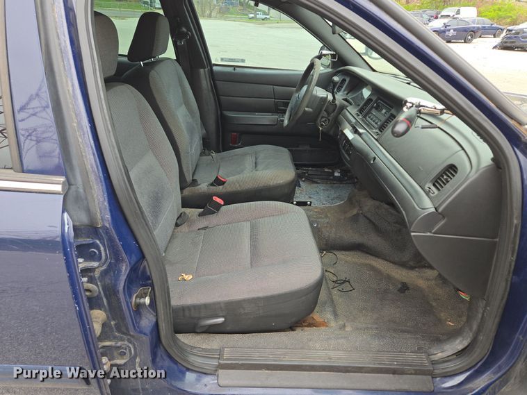 image for item EQ6972 2010 Ford Crown Victoria Police Interceptor  