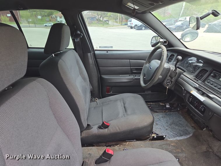image for item EQ6972 2010 Ford Crown Victoria Police Interceptor  