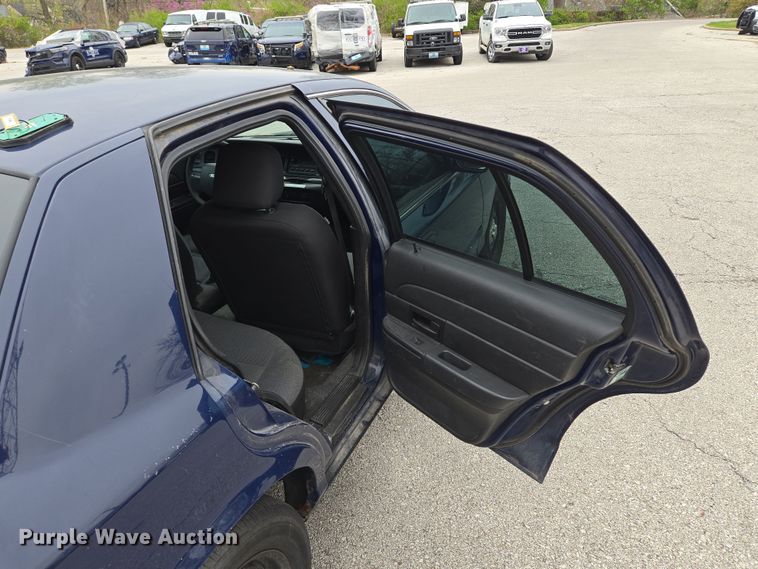 image for item EQ6972 2010 Ford Crown Victoria Police Interceptor  