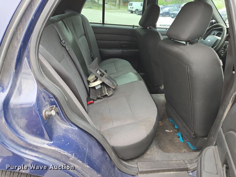 image for item EQ6972 2010 Ford Crown Victoria Police Interceptor  