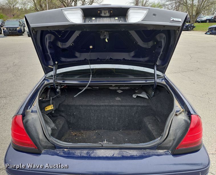 image for item EQ6972 2010 Ford Crown Victoria Police Interceptor  