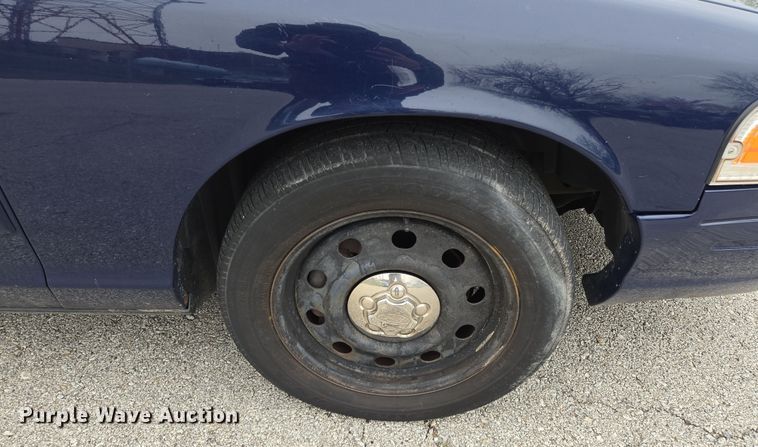 image for item EQ6972 2010 Ford Crown Victoria Police Interceptor  