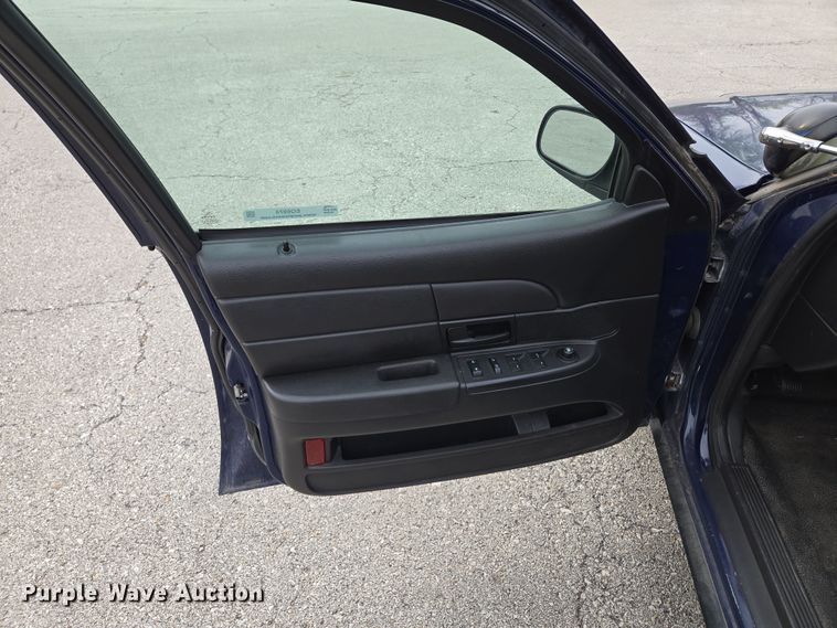 image for item EQ6974 2009 Ford Crown Victoria Police Interceptor 