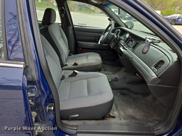 image for item EQ6974 2009 Ford Crown Victoria Police Interceptor 