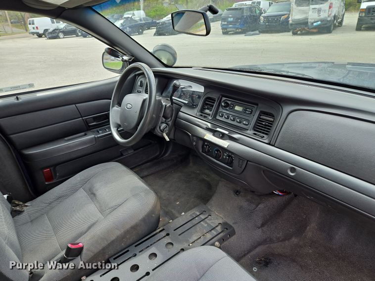image for item EQ6974 2009 Ford Crown Victoria Police Interceptor 