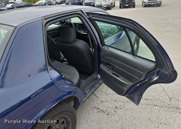 image for item EQ6974 2009 Ford Crown Victoria Police Interceptor 