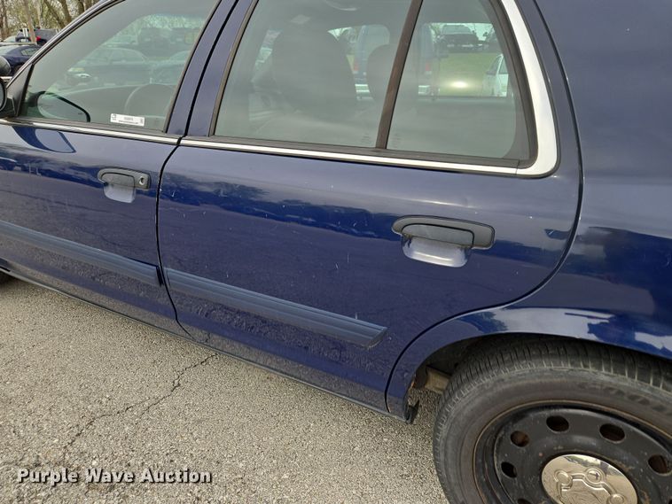 image for item EQ6976 2011 Ford  Crown Victoria Police Interceptor 