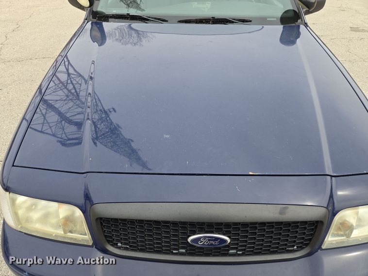 image for item EQ6976 2011 Ford  Crown Victoria Police Interceptor 