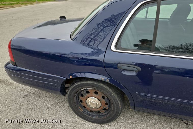 image for item EQ6976 2011 Ford  Crown Victoria Police Interceptor 