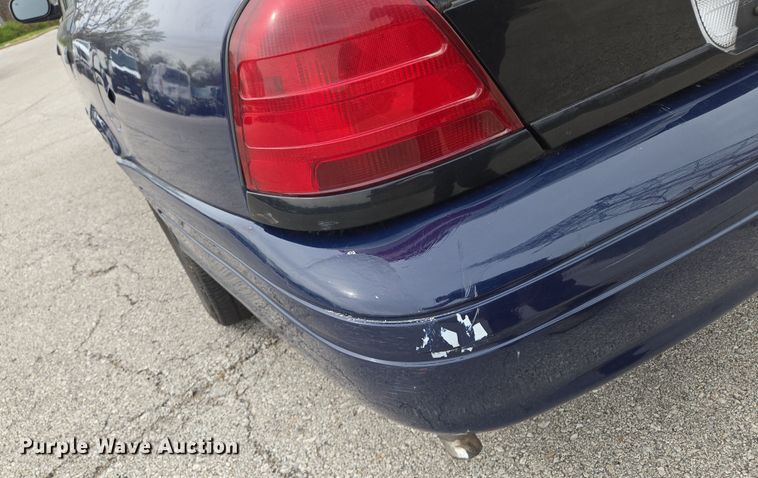 image for item EQ6976 2011 Ford  Crown Victoria Police Interceptor 