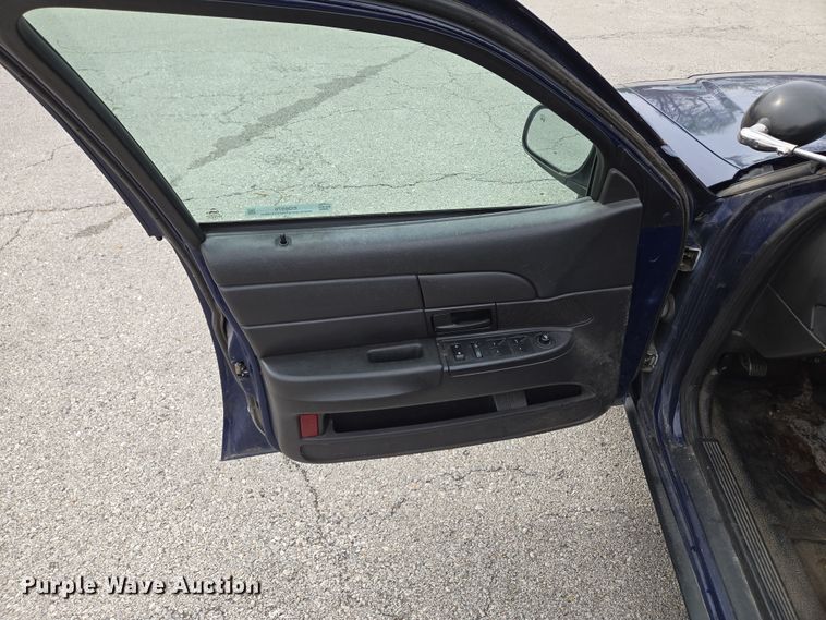 image for item EQ6976 2011 Ford  Crown Victoria Police Interceptor 