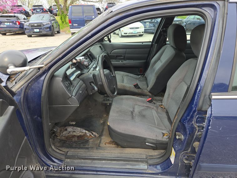 image for item EQ6976 2011 Ford  Crown Victoria Police Interceptor 