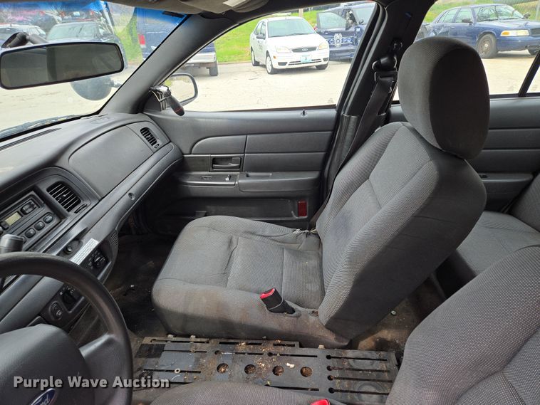 image for item EQ6976 2011 Ford  Crown Victoria Police Interceptor 