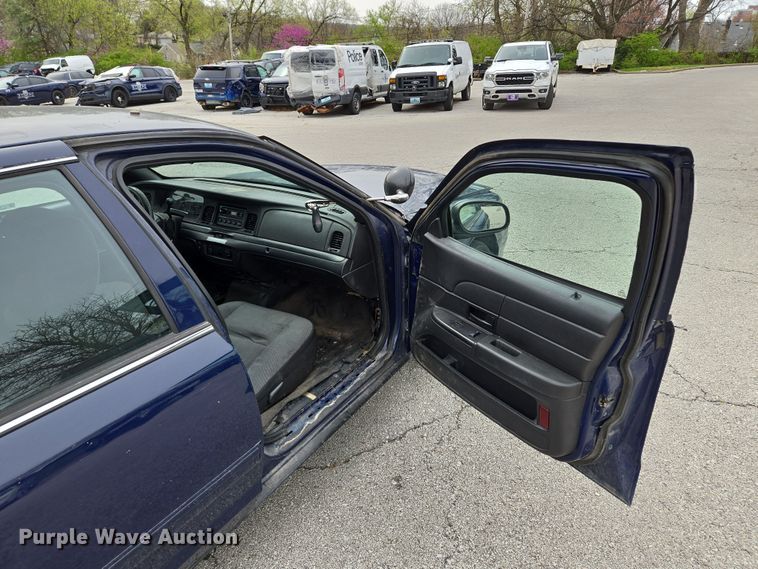 image for item EQ6976 2011 Ford  Crown Victoria Police Interceptor 