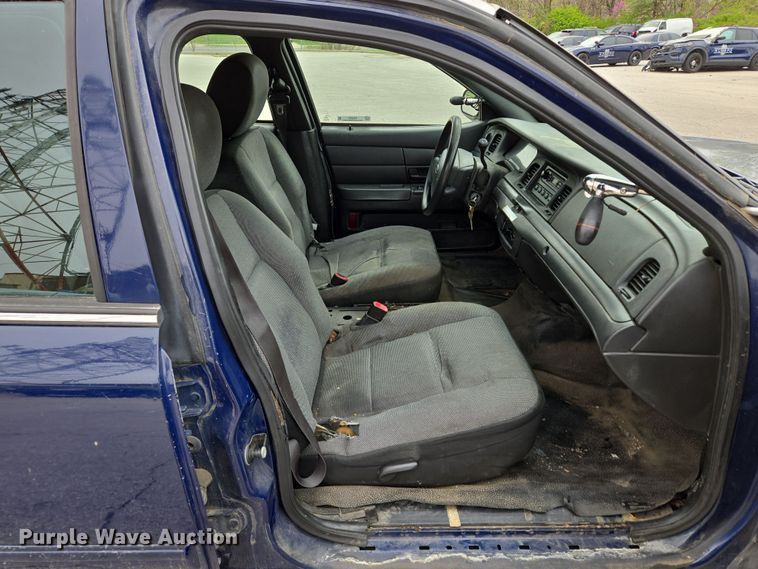 image for item EQ6976 2011 Ford  Crown Victoria Police Interceptor 