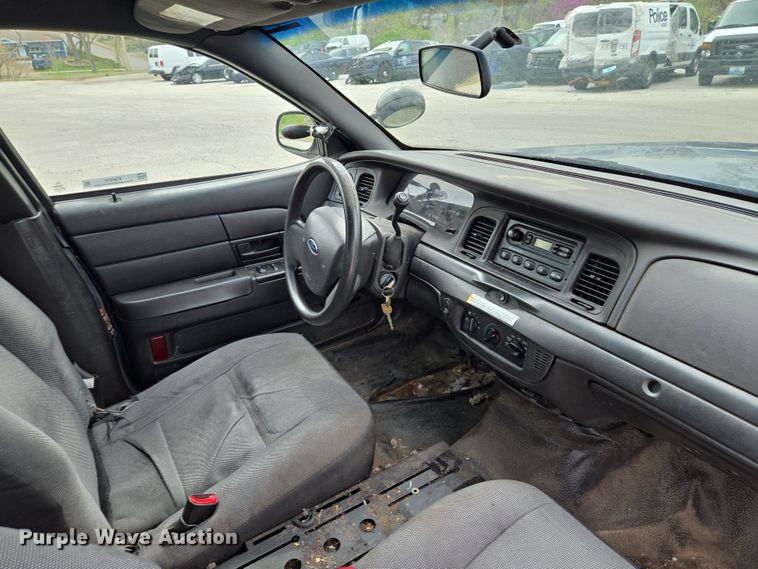 image for item EQ6976 2011 Ford  Crown Victoria Police Interceptor 