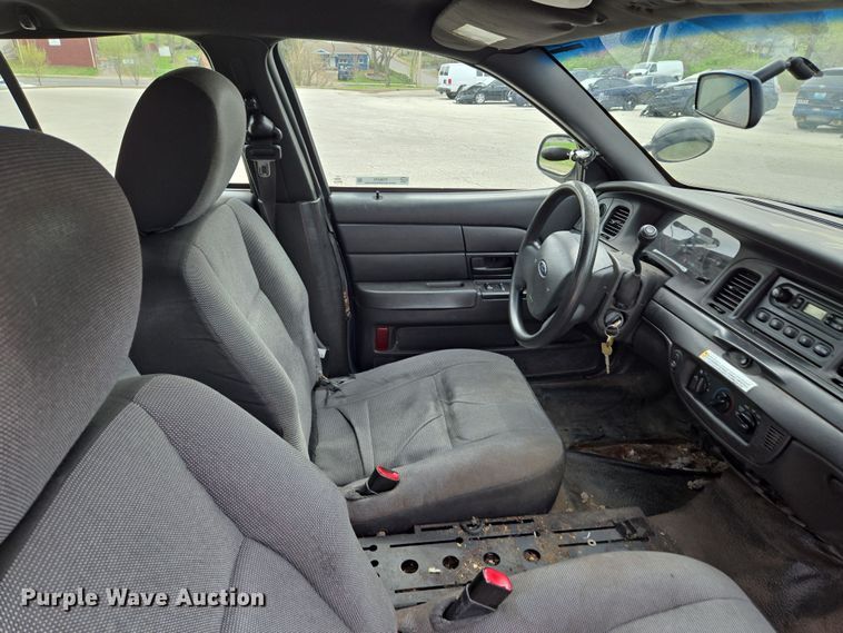 image for item EQ6976 2011 Ford  Crown Victoria Police Interceptor 