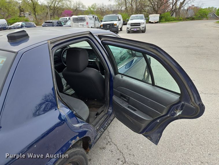 image for item EQ6976 2011 Ford  Crown Victoria Police Interceptor 