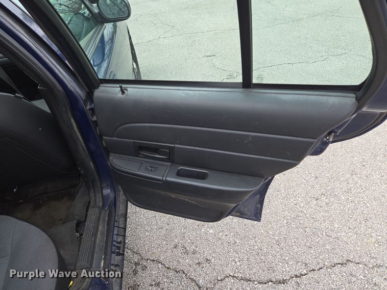 image for item EQ6976 2011 Ford  Crown Victoria Police Interceptor 