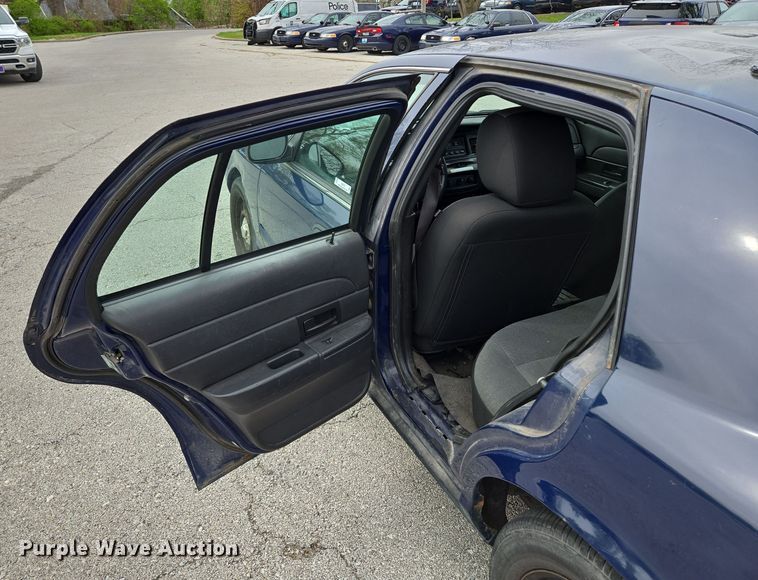 image for item EQ6976 2011 Ford  Crown Victoria Police Interceptor 