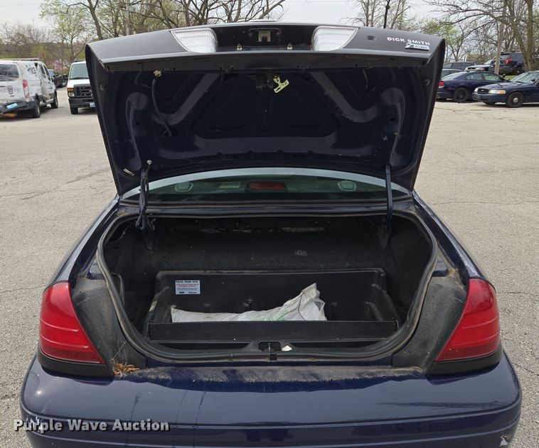 image for item EQ6976 2011 Ford  Crown Victoria Police Interceptor 