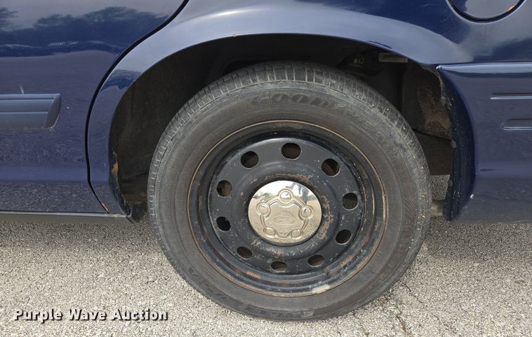 image for item EQ6976 2011 Ford  Crown Victoria Police Interceptor 