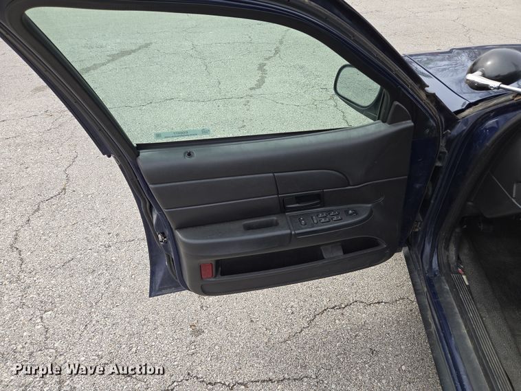 image for item EQ6977 2008 Ford  Crown Victoria Police Interceptor 