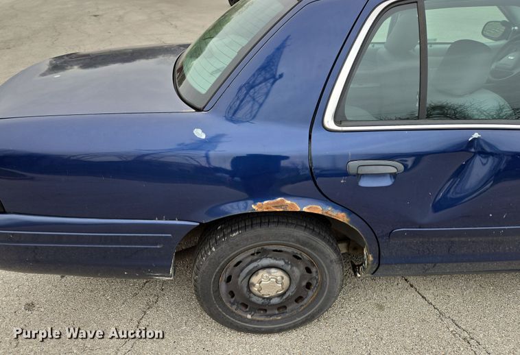image for item EQ6978 2003 Ford Crown Victoria Police Interceptor 