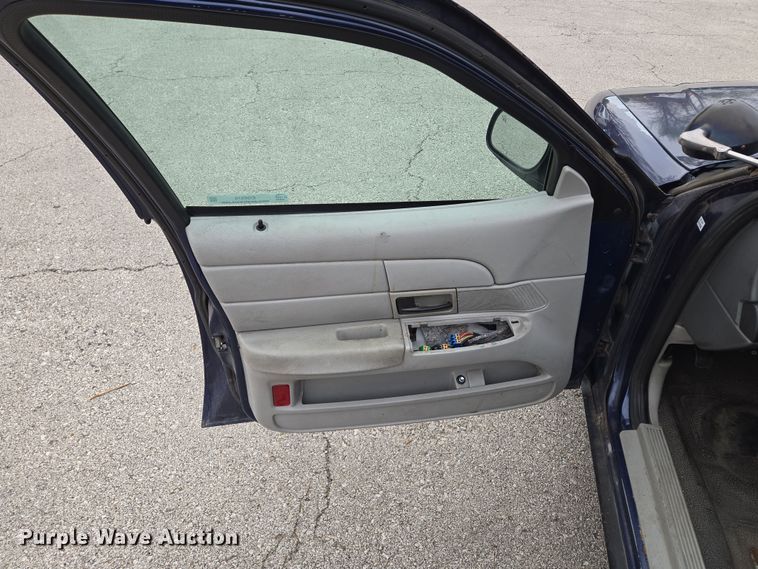 image for item EQ6978 2003 Ford Crown Victoria Police Interceptor 