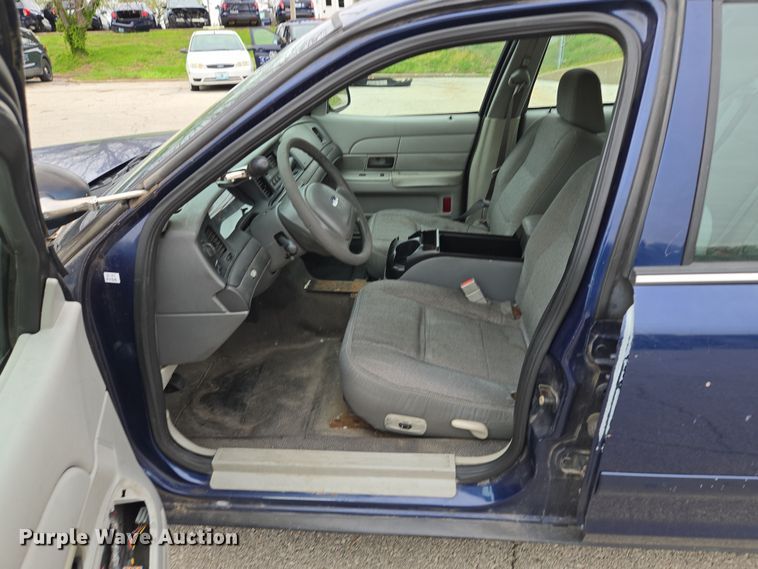 image for item EQ6978 2003 Ford Crown Victoria Police Interceptor 