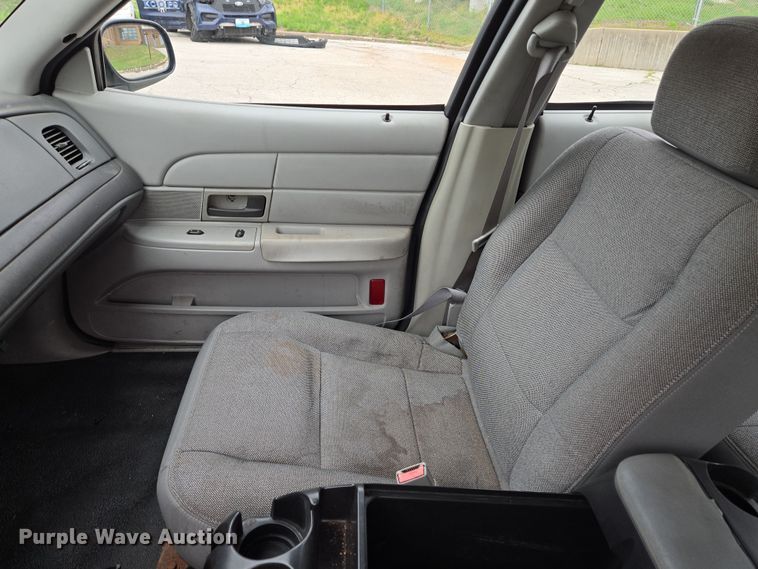 image for item EQ6978 2003 Ford Crown Victoria Police Interceptor 