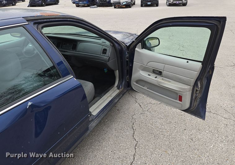 image for item EQ6978 2003 Ford Crown Victoria Police Interceptor 