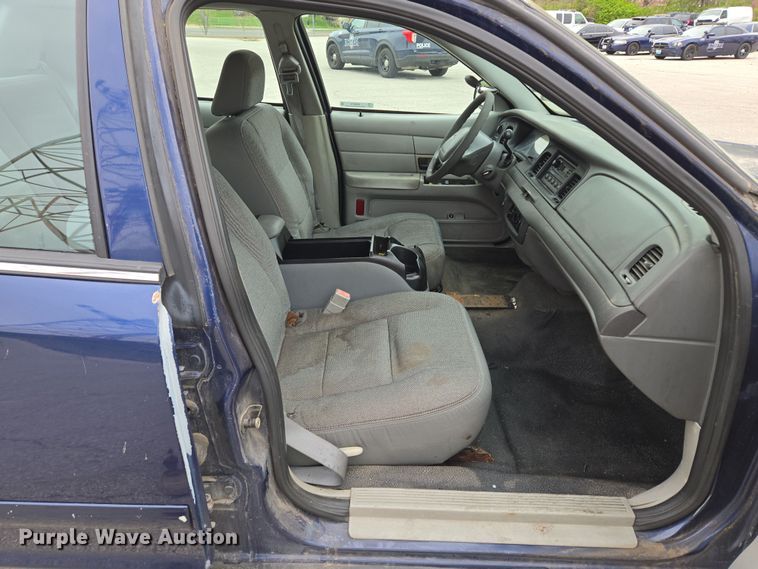 image for item EQ6978 2003 Ford Crown Victoria Police Interceptor 