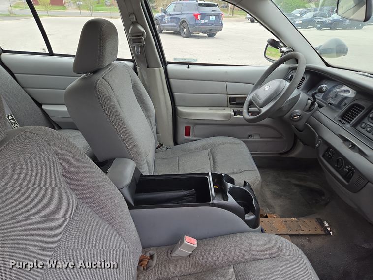 image for item EQ6978 2003 Ford Crown Victoria Police Interceptor 