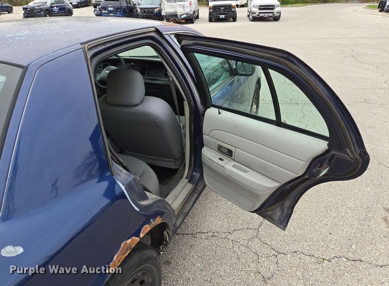 image for item EQ6978 2003 Ford Crown Victoria Police Interceptor 