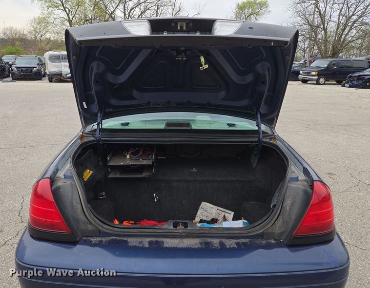 image for item EQ6978 2003 Ford Crown Victoria Police Interceptor 