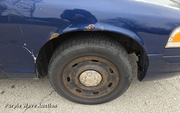 image for item EQ6978 2003 Ford Crown Victoria Police Interceptor 