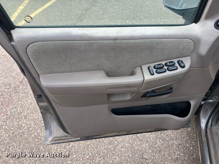 image for item ER8808 2002 Ford Explorer XLT SUV