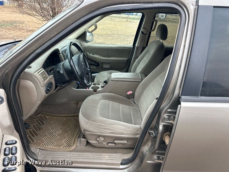 image for item ER8808 2002 Ford Explorer XLT SUV