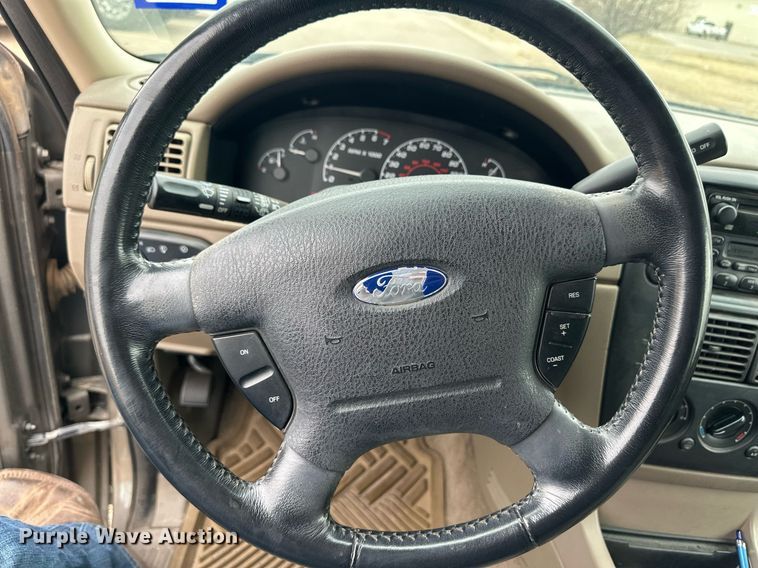 image for item ER8808 2002 Ford Explorer XLT SUV