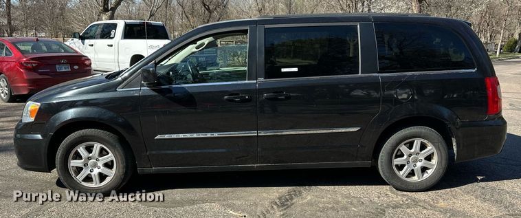 image for item ER8967 2012 Chrysler Town & Country  van