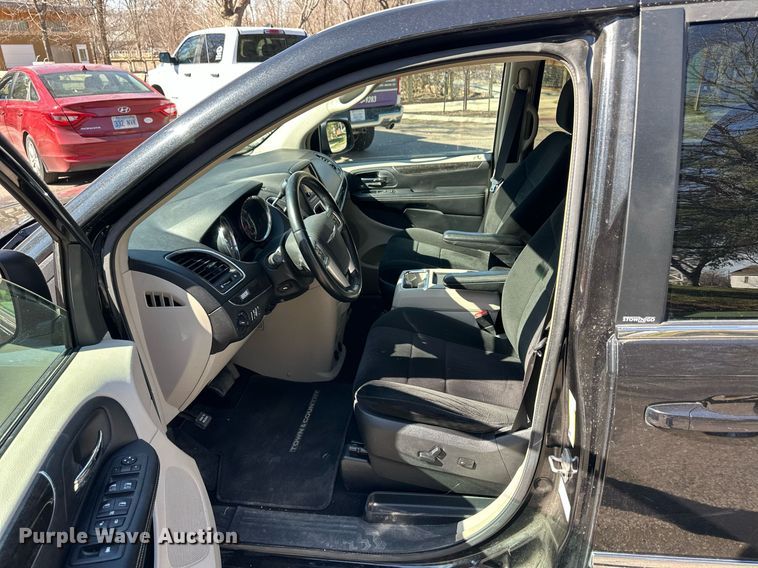 image for item ER8967 2012 Chrysler Town & Country  van