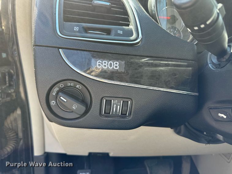 image for item ER8967 2012 Chrysler Town & Country  van