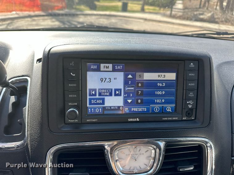 image for item ER8967 2012 Chrysler Town & Country  van