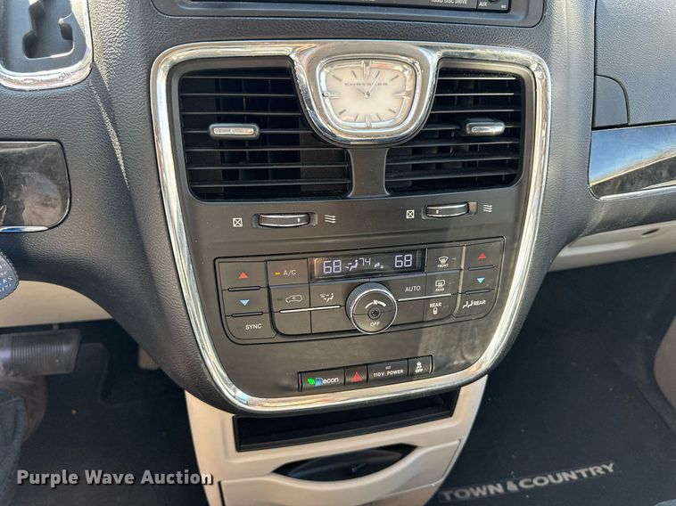 image for item ER8967 2012 Chrysler Town & Country  van