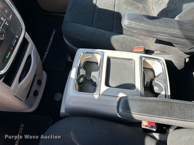 image for item ER8967 2012 Chrysler Town & Country  van