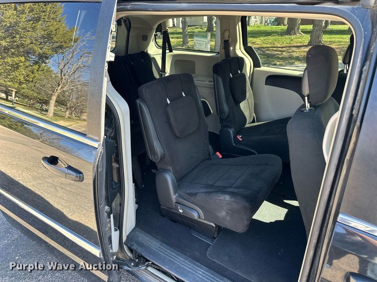 image for item ER8967 2012 Chrysler Town & Country  van