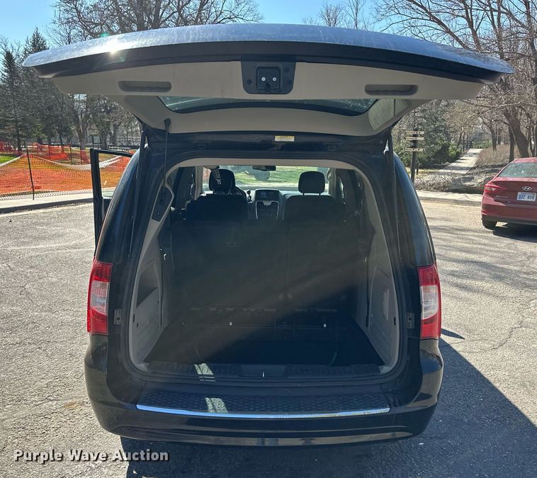 image for item ER8967 2012 Chrysler Town & Country  van