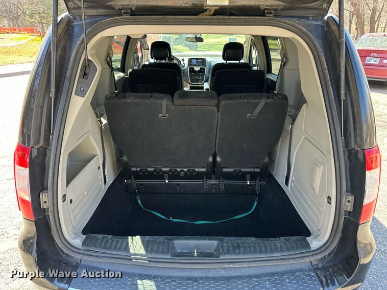 image for item ER8967 2012 Chrysler Town & Country  van